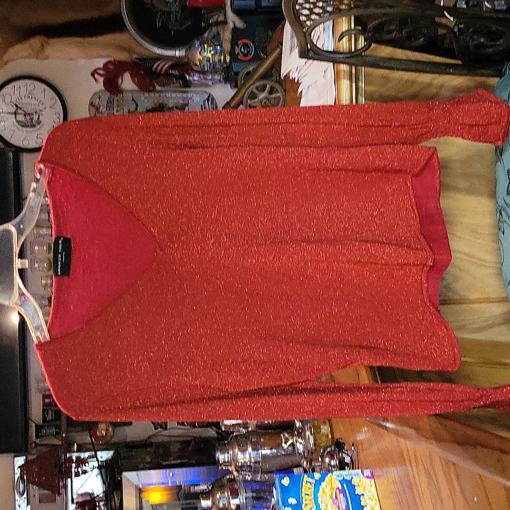 Ladies pull over long sleeve top with sparkle red and color... August silk